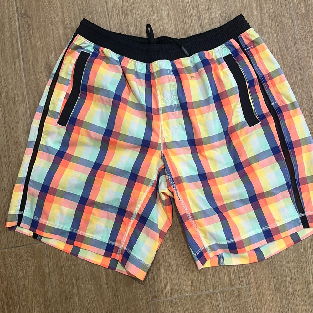 Mens lululemon lined shorts Large